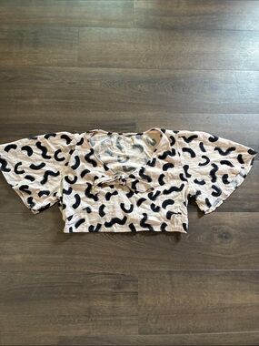 a new day Beige Tie-Front Abstract Print Crop Top with Black Accents